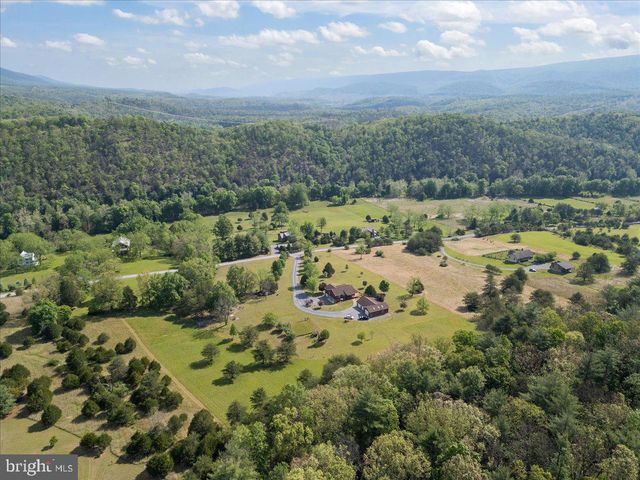 1054 RIVER BEND DR, Paw Paw, WV 25434