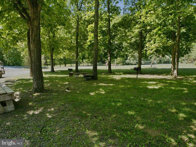 1054 RIVER BEND DR, Paw Paw, WV 25434