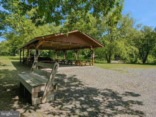 1054 RIVER BEND DR, Paw Paw, WV 25434