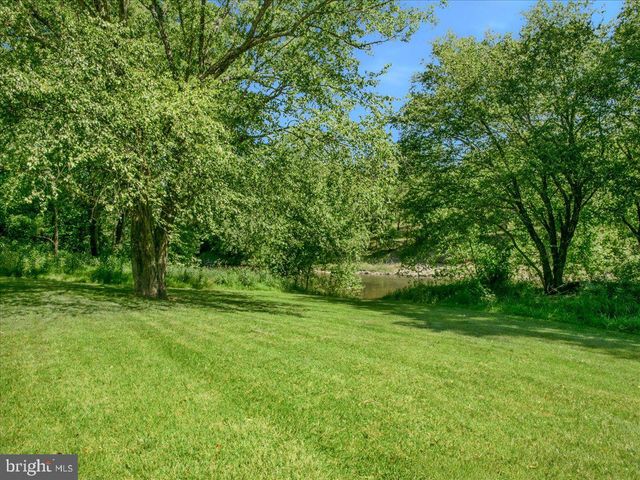 1054 RIVER BEND DR, Paw Paw, WV 25434