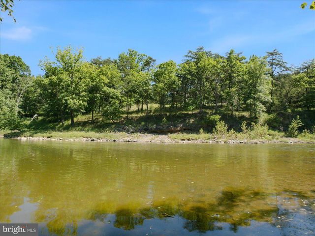 1054 RIVER BEND DR, Paw Paw, WV 25434