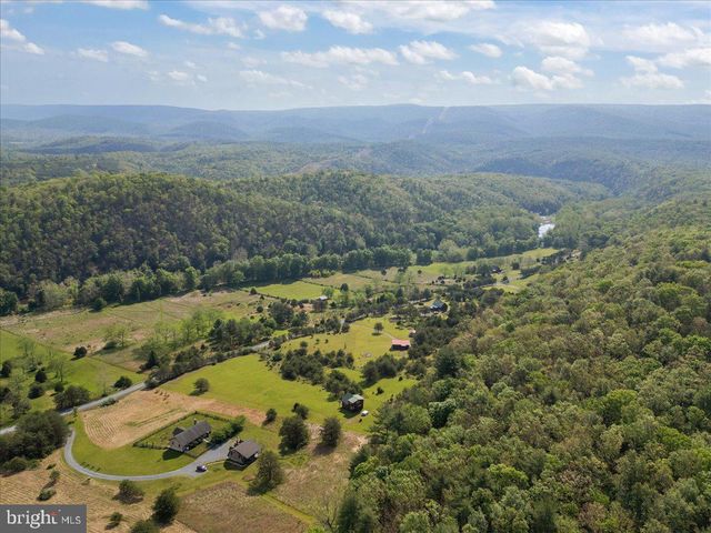 1054 RIVER BEND DR, Paw Paw, WV 25434