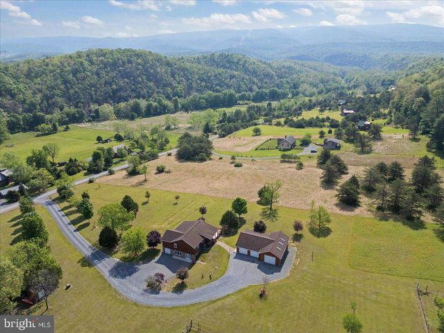 1054 RIVER BEND DR, Paw Paw, WV 25434