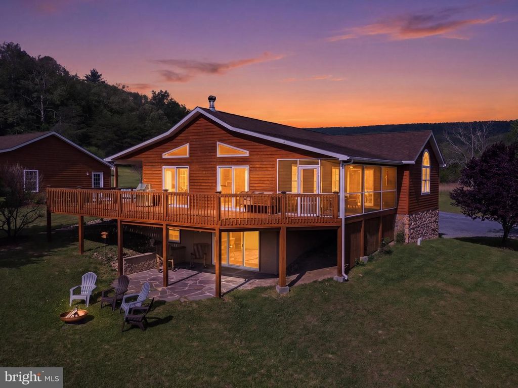 1054 RIVER BEND DR, Paw Paw, WV 25434