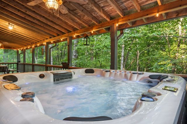 889 Granny Branch, Blue Ridge, GA 30513
