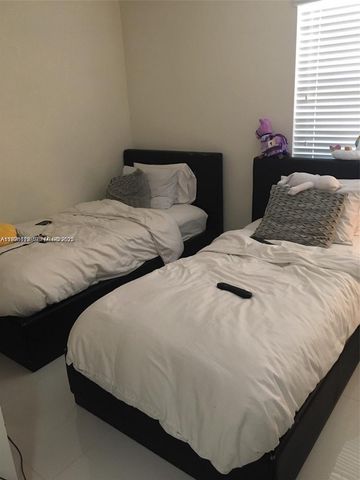 3551 Magellan Cir 423, Aventura, FL 33180