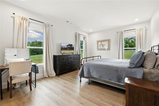 11246 Ervin McGarrah Road, Lowell, AR 72745