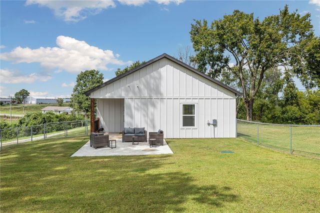 11246 Ervin McGarrah Road, Lowell, AR 72745