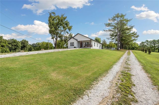 11246 Ervin McGarrah Road, Lowell, AR 72745