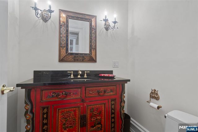 31-33 Hamilton Avenue, Weehawken, NJ 07086