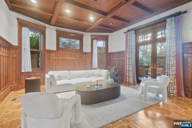 31-33 Hamilton Avenue, Weehawken, NJ 07086