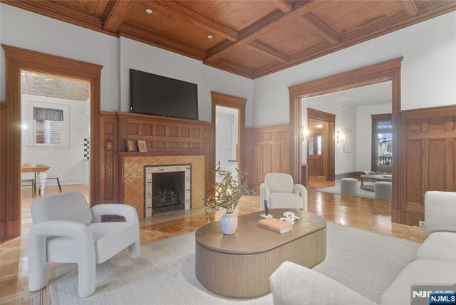 31-33 Hamilton Avenue, Weehawken, NJ 07086