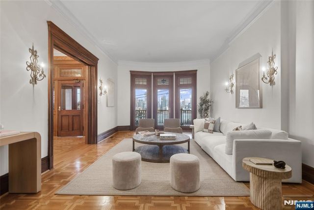 31-33 Hamilton Avenue, Weehawken, NJ 07086