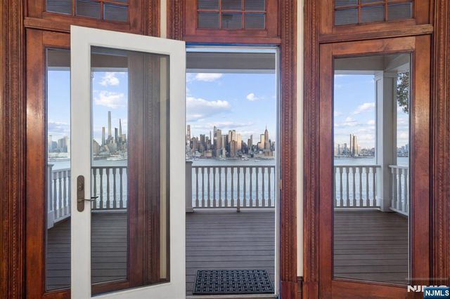 31-33 Hamilton Avenue, Weehawken, NJ 07086