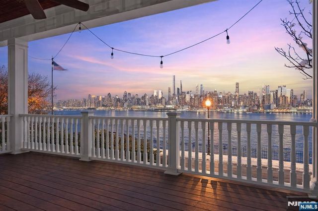 31-33 Hamilton Avenue, Weehawken, NJ 07086