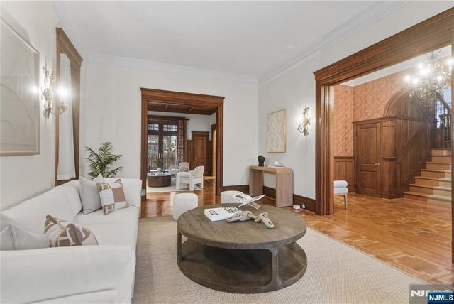 31-33 Hamilton Avenue, Weehawken, NJ 07086