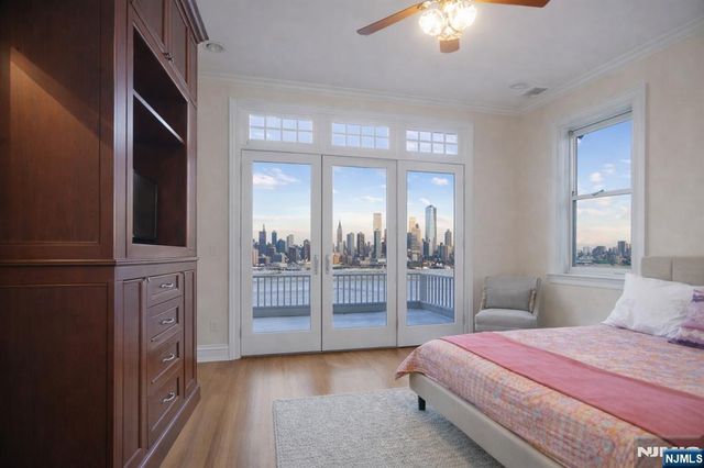 31-33 Hamilton Avenue, Weehawken, NJ 07086