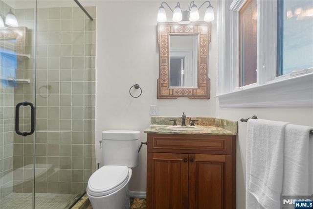 31-33 Hamilton Avenue, Weehawken, NJ 07086