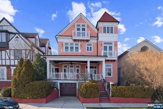 31-33 Hamilton Avenue, Weehawken, NJ 07086