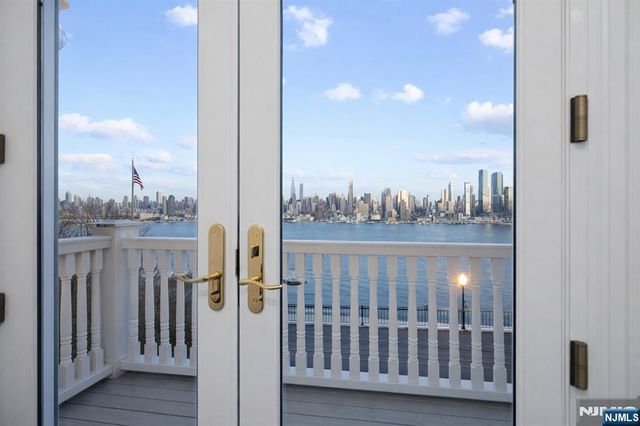 31-33 Hamilton Avenue, Weehawken, NJ 07086