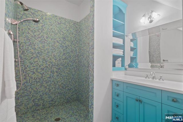 31-33 Hamilton Avenue, Weehawken, NJ 07086