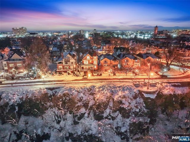 31-33 Hamilton Avenue, Weehawken, NJ 07086