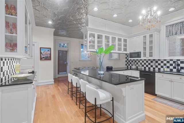 31-33 Hamilton Avenue, Weehawken, NJ 07086