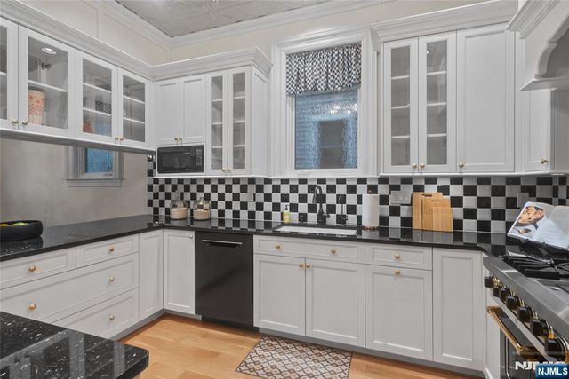 31-33 Hamilton Avenue, Weehawken, NJ 07086