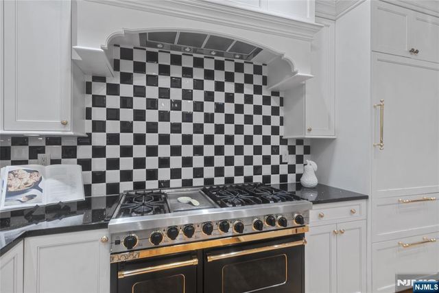 31-33 Hamilton Avenue, Weehawken, NJ 07086