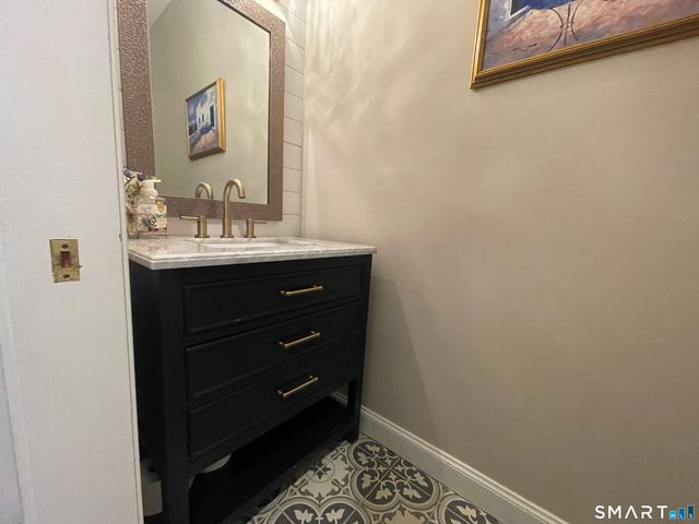 14 Harwich Lane 14, West Hartford, CT 06117