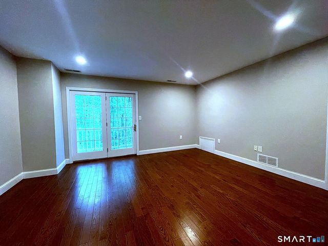 14 Harwich Lane 14, West Hartford, CT 06117