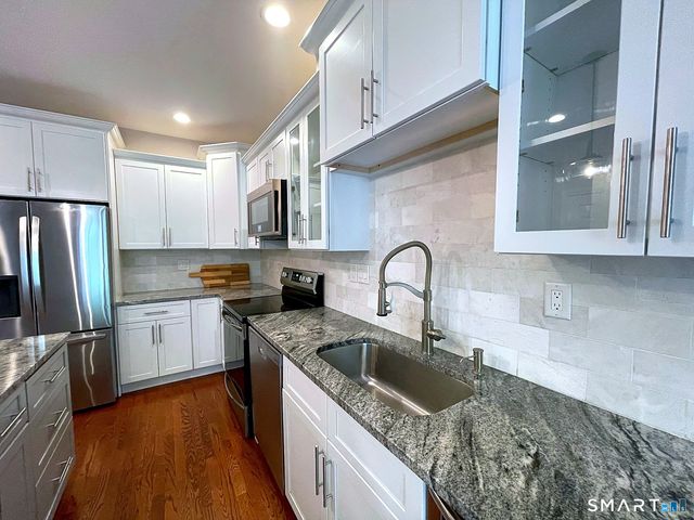 14 Harwich Lane 14, West Hartford, CT 06117