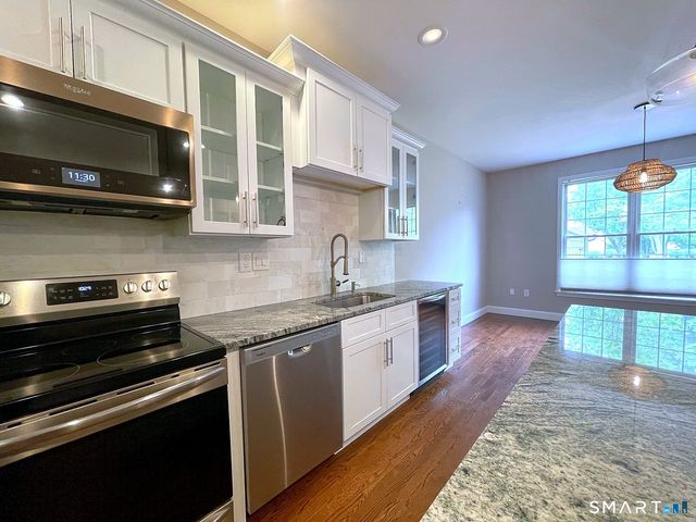 14 Harwich Lane 14, West Hartford, CT 06117