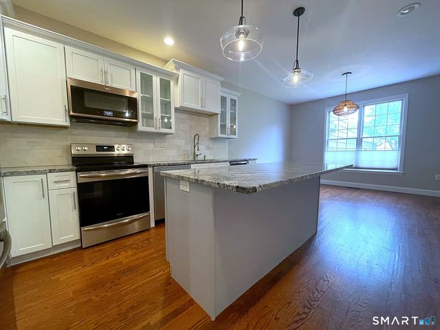 14 Harwich Lane 14, West Hartford, CT 06117