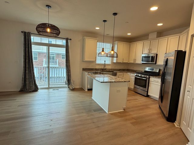 4424 Monroe Court 4424, Naperville, IL 60564