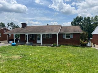 1631 Eanes RD, Roanoke, VA 24014