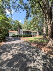 106 Brown Bark Road, West End, NC 27376