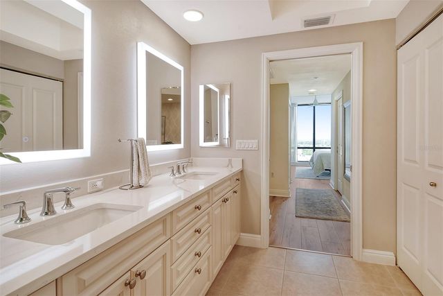 50 CENTRAL AVENUE 15B, Sarasota, FL 34236