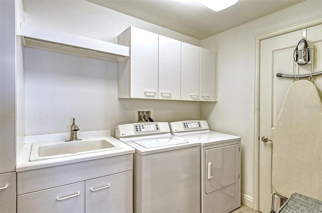 50 CENTRAL AVENUE 15B, Sarasota, FL 34236