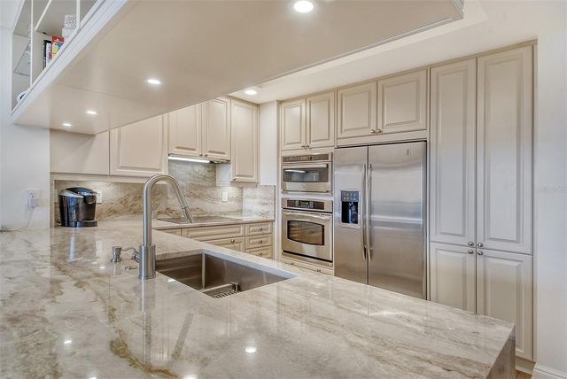 50 CENTRAL AVENUE 15B, Sarasota, FL 34236