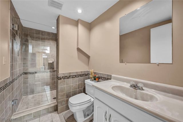 6301 Kenarden Drive, Highland Heights, OH 44143