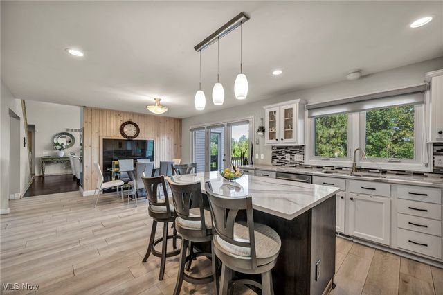 6301 Kenarden Drive, Highland Heights, OH 44143