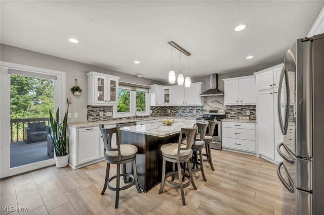 6301 Kenarden Drive, Highland Heights, OH 44143