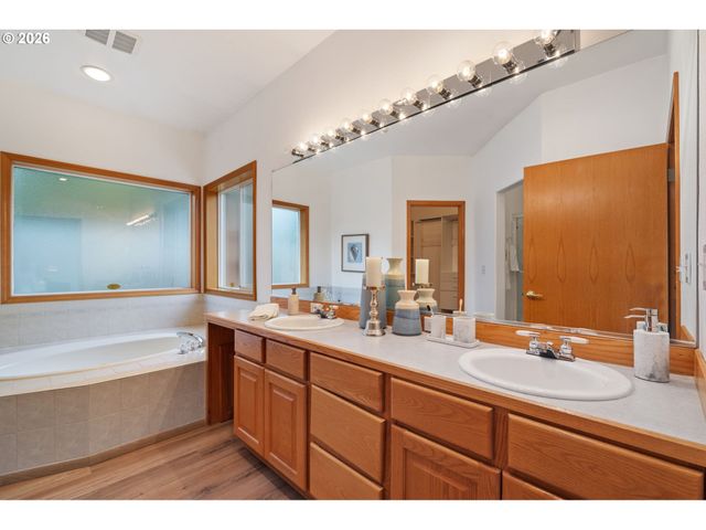 1909 Ne 156TH Ave, Portland, OR 97230