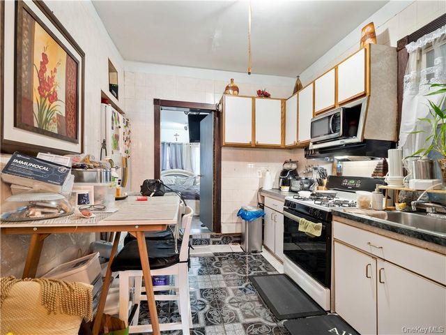 1392 Commonwealth Avenue, Bronx, NY 10472