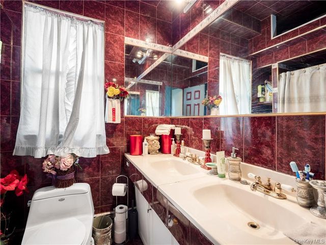 1392 Commonwealth Avenue, Bronx, NY 10472