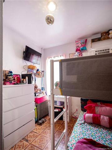 1392 Commonwealth Avenue, Bronx, NY 10472