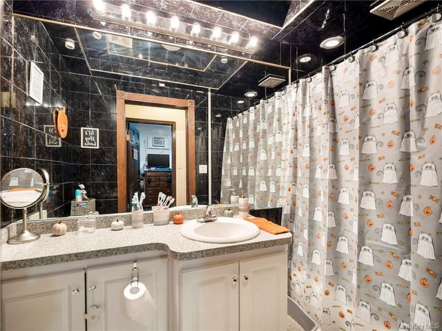 1392 Commonwealth Avenue, Bronx, NY 10472