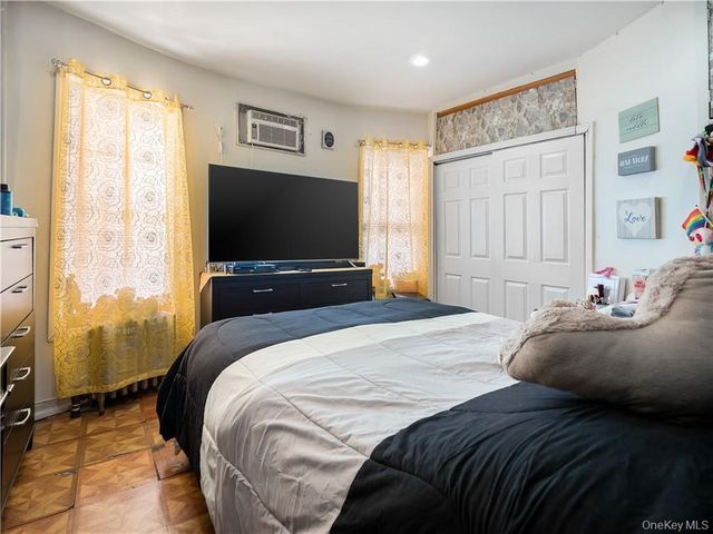 1392 Commonwealth Avenue, Bronx, NY 10472