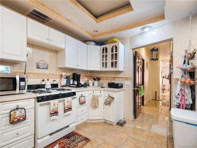 1392 Commonwealth Avenue, Bronx, NY 10472